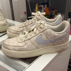 Nike Women's Shoes in Cream and Light Blue